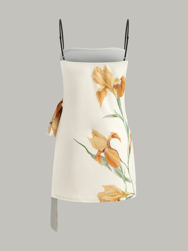 Kleid mit blumigem Print und seitlicher Bindung