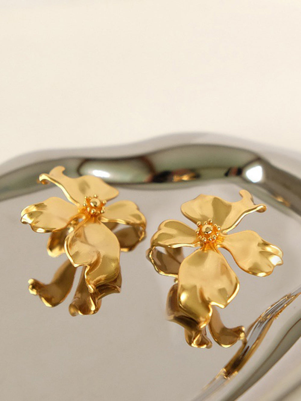 Metall-Blumen-Ohrringe