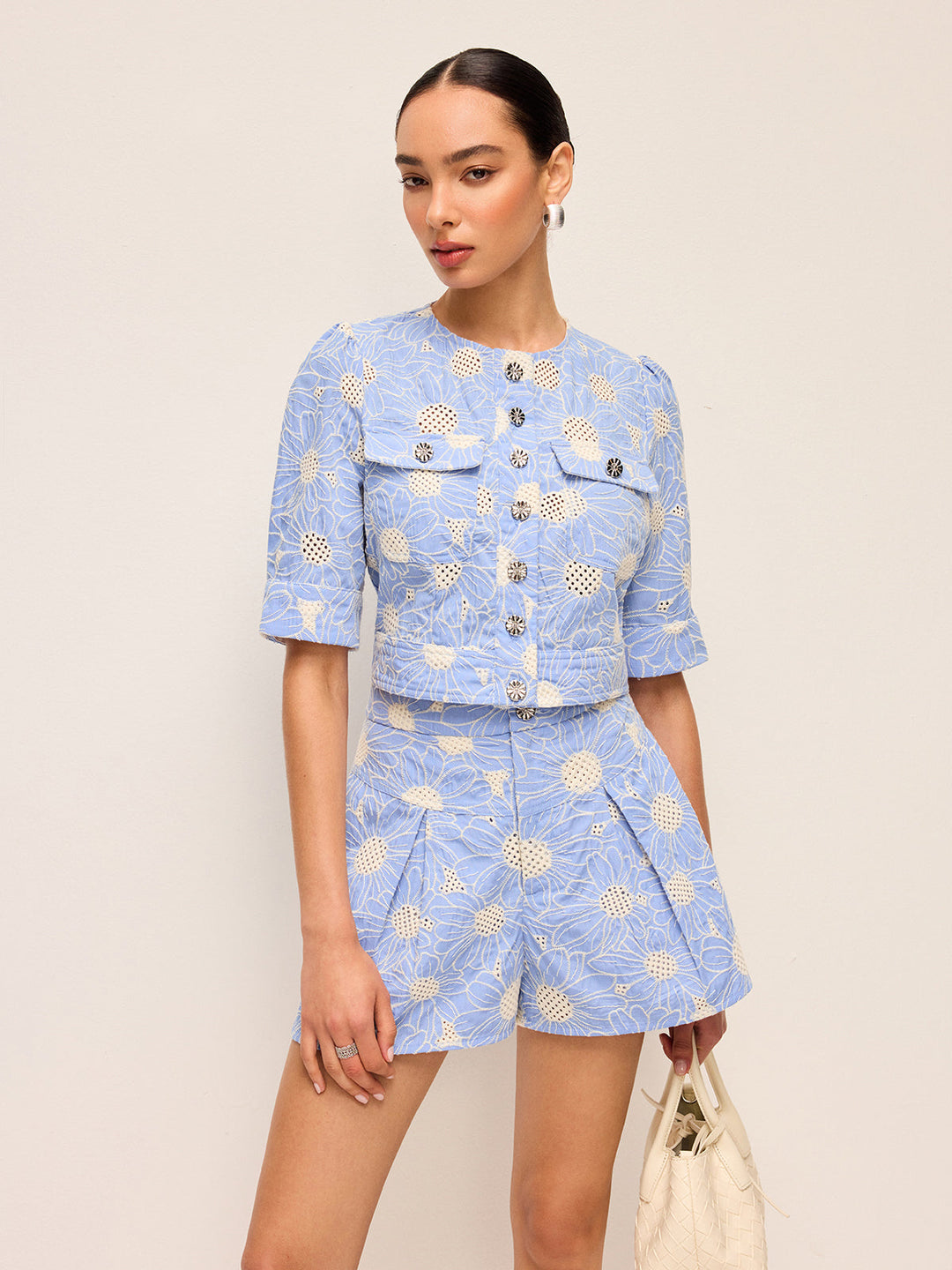 Floral Bestickte Knopfleisten-Cropped-Top