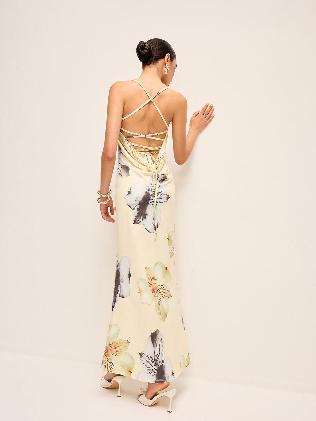 Rückenfreies Kleid mit Blumenprint und Schnürung