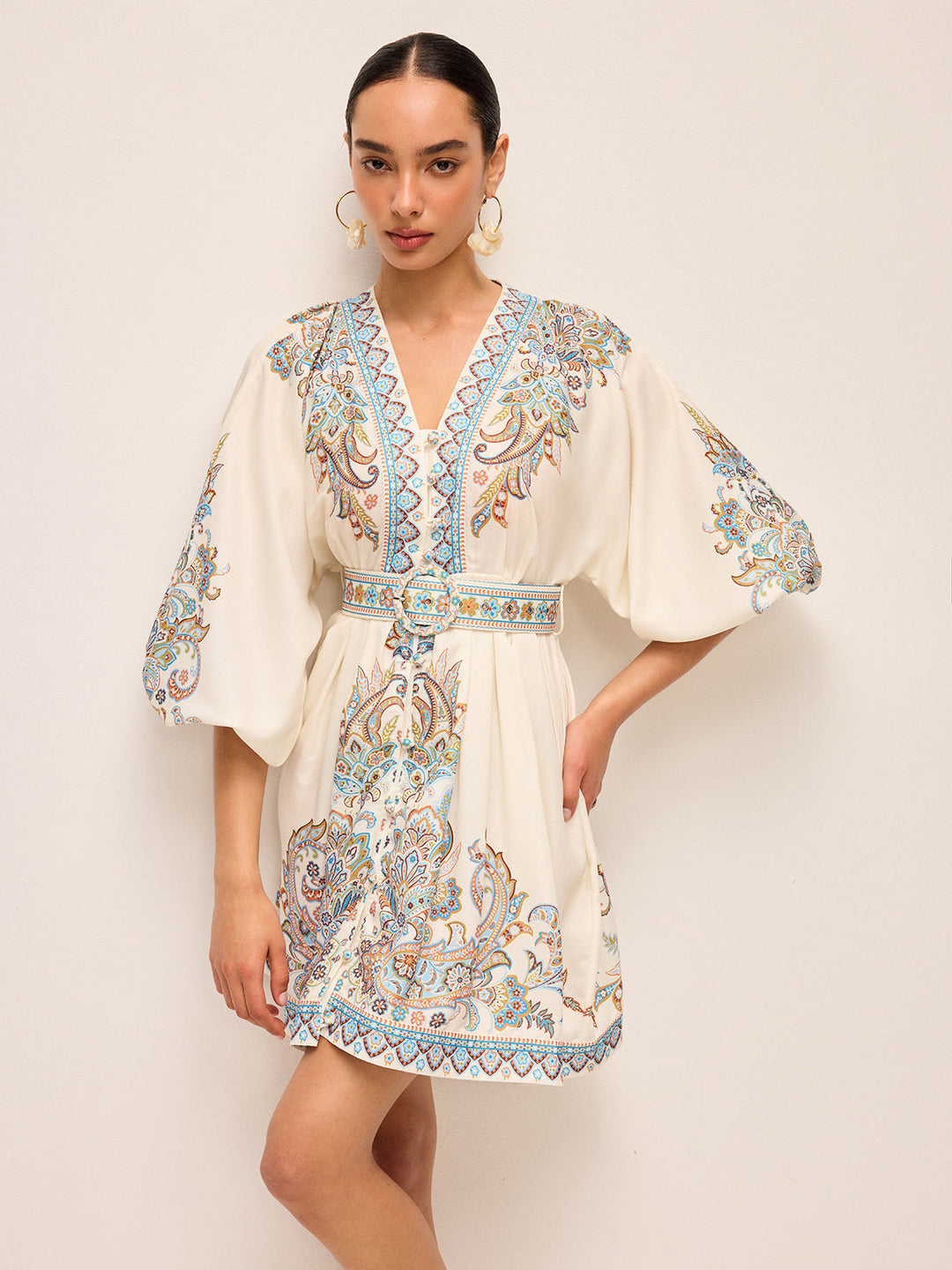 Boho-Gürtel-Kleid mit V-Ausschnitt und Ballonärmeln
