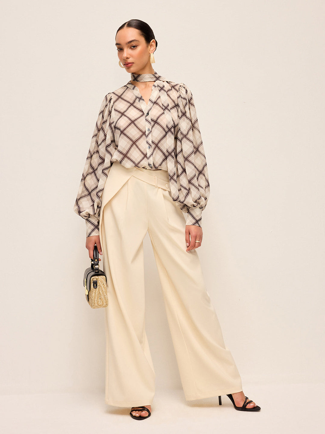 Langarm-Karo-Chiffon-Bluse mit Krawatten-Detail