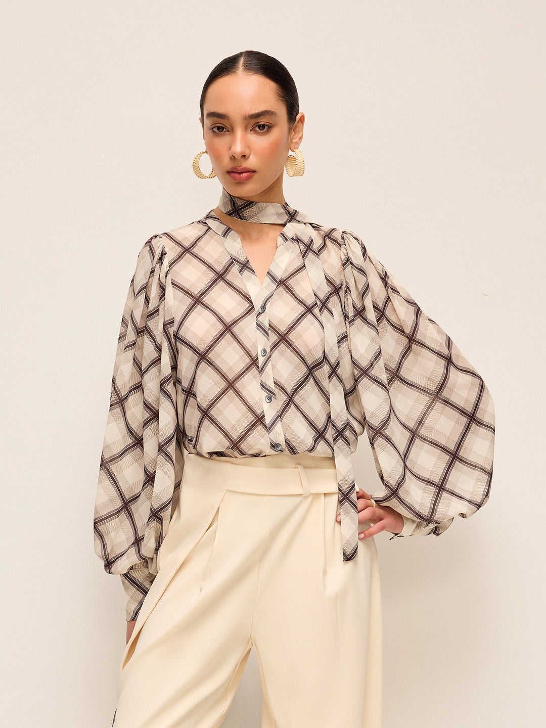 Langarm-Karo-Chiffon-Bluse mit Krawatten-Detail