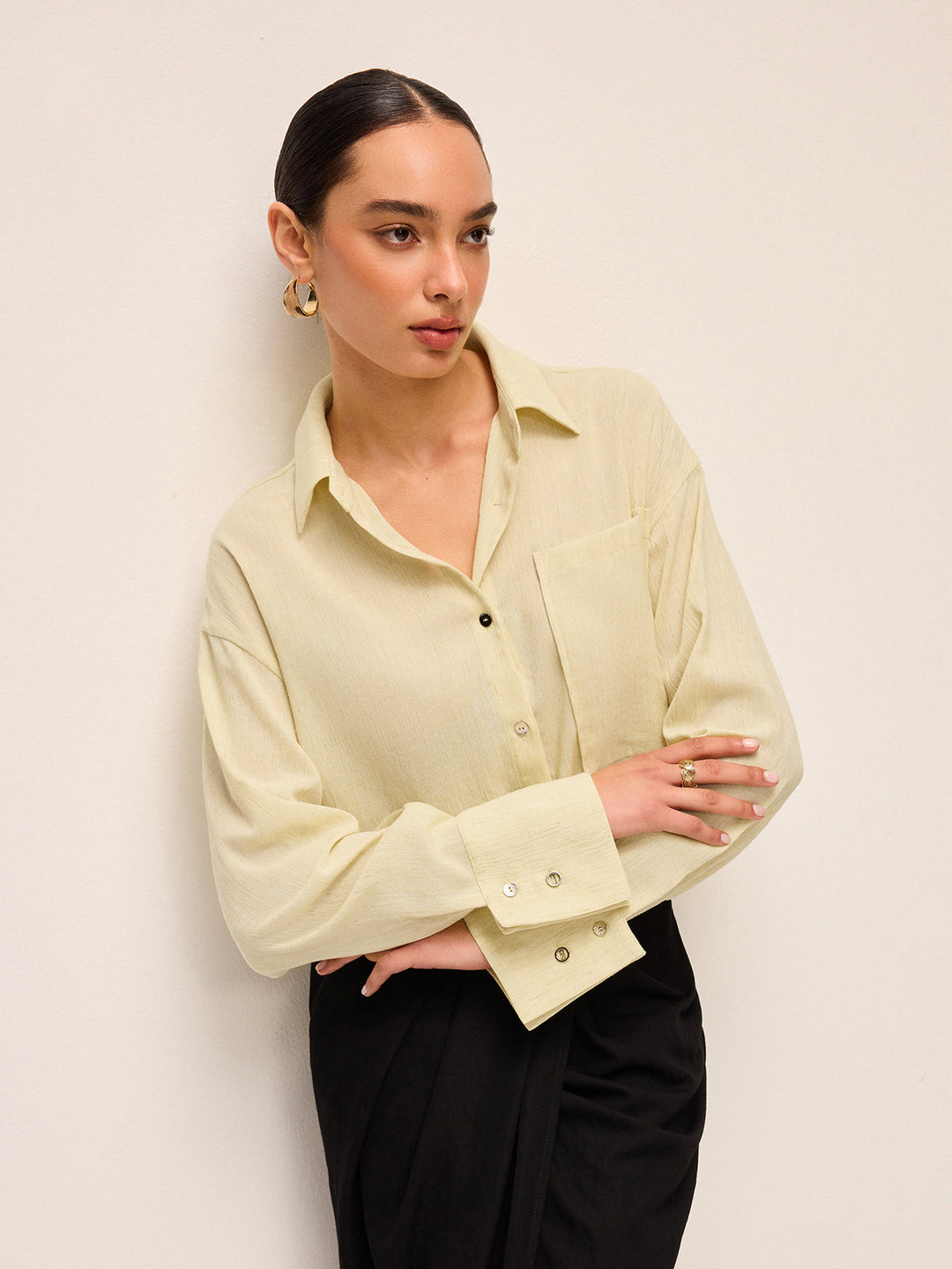 Hemdbluse mit langen Ärmeln und halber Transparenz