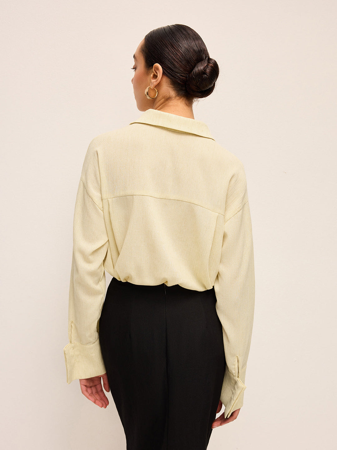 Hemdbluse mit langen Ärmeln und halber Transparenz
