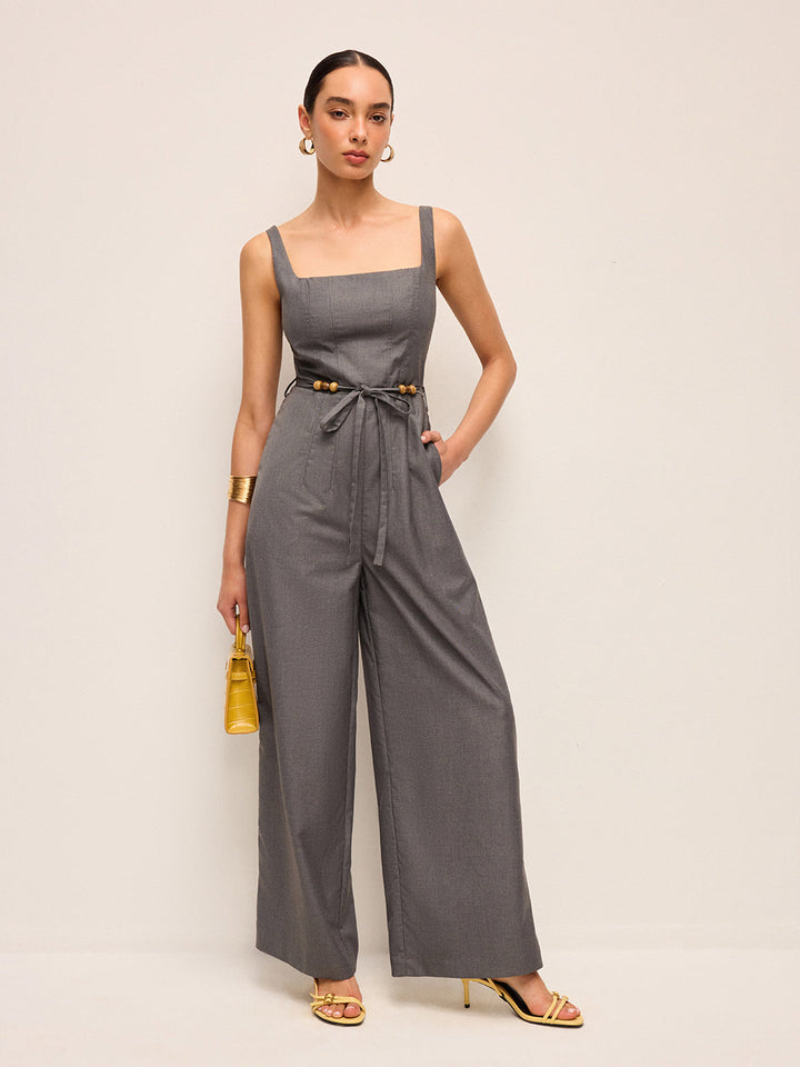 Eleganter Jumpsuit mit quadratischem Ausschnitt, Gürtel und Perlenverzierung an der Taille