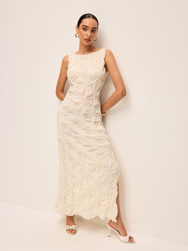 Elegantes Maxikleid mit aufwendiger Stickerei und Schlitz