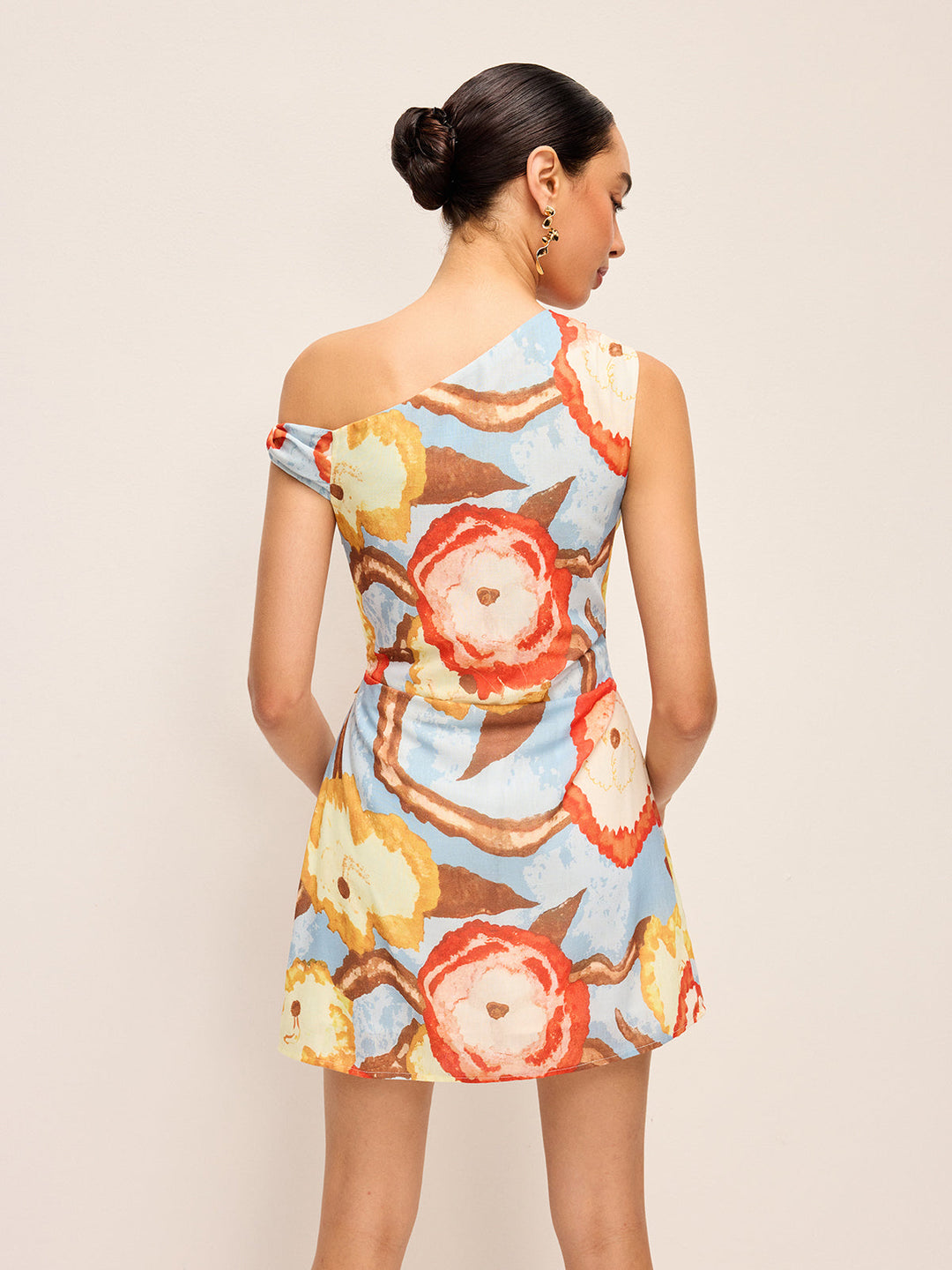 Asymmetrischer Neck-Kleid mit Gürtel und Print