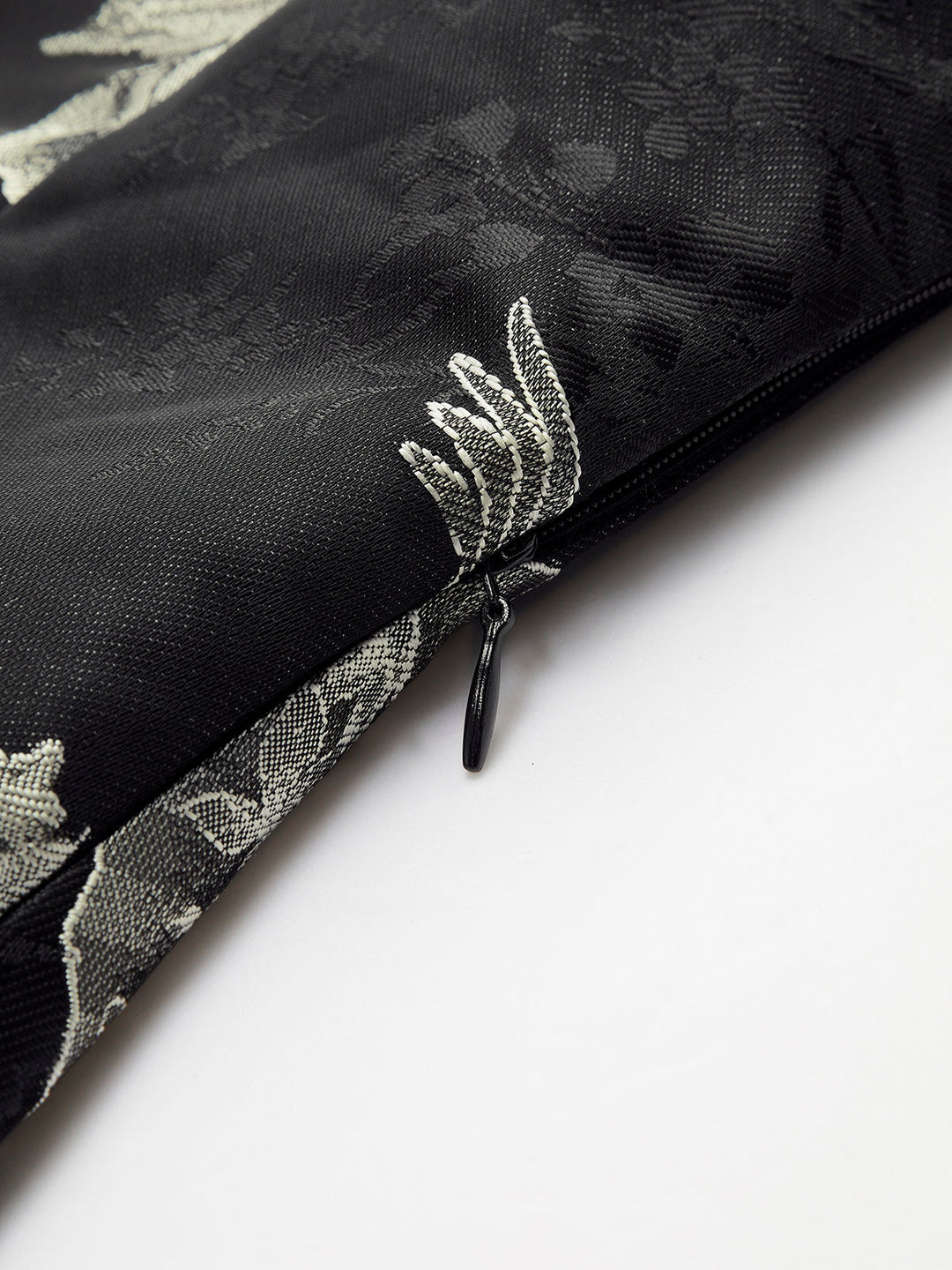 Kleid mit Blumenmuster und Schlüssellochdetail
