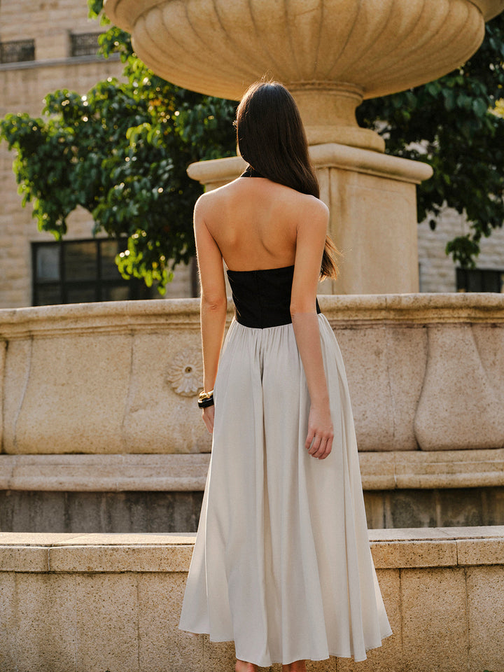 Farblich abgesetztes Neckholder-Kleid aus Leinenmischung