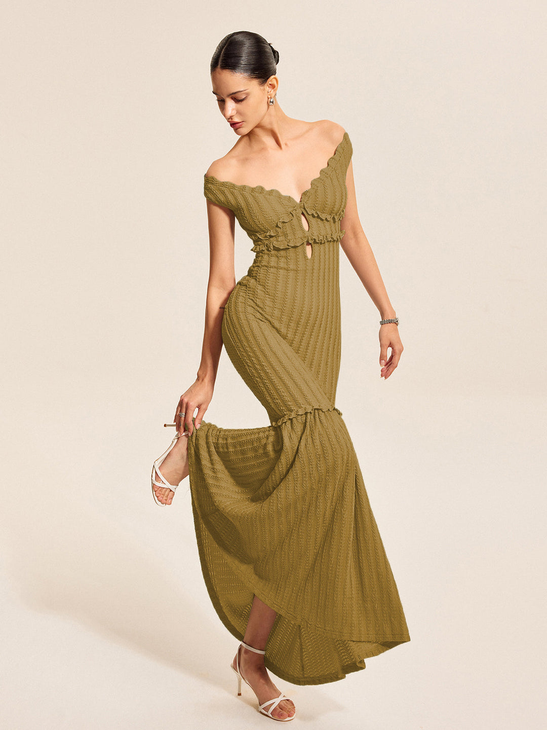 Kleid mit Rüschen-Detail und schulterfreiem Ausschnitt