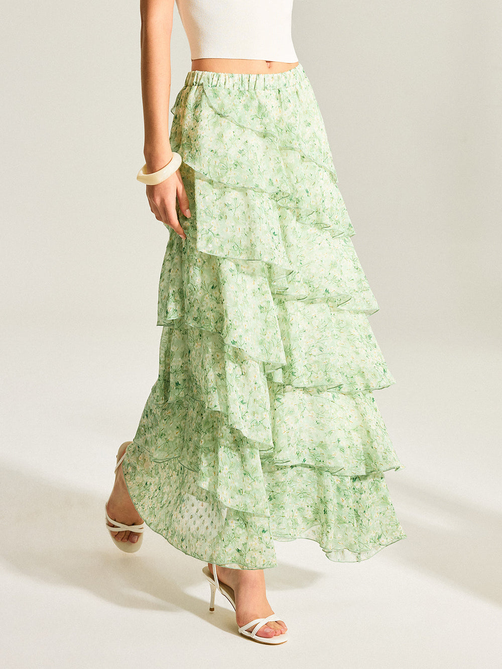 Halbtransparenter Chiffon-Rock mit goldenen Tupfen und Stufen
