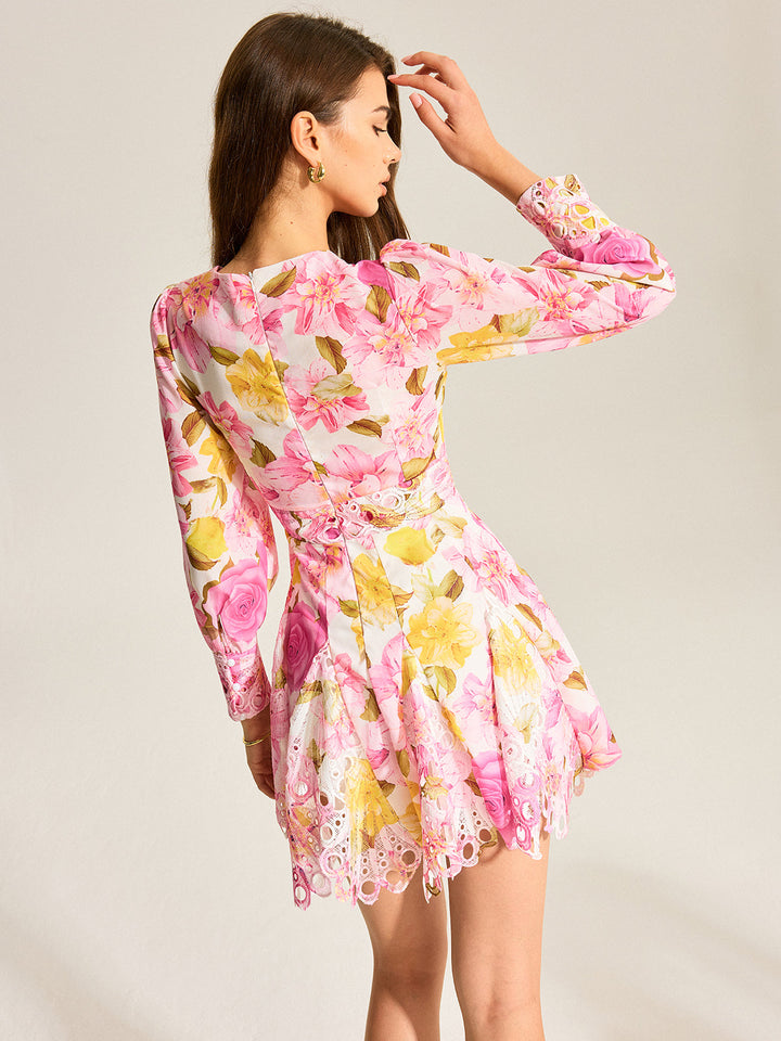 Blumenkleid mit V-Ausschnitt und Lochdetail