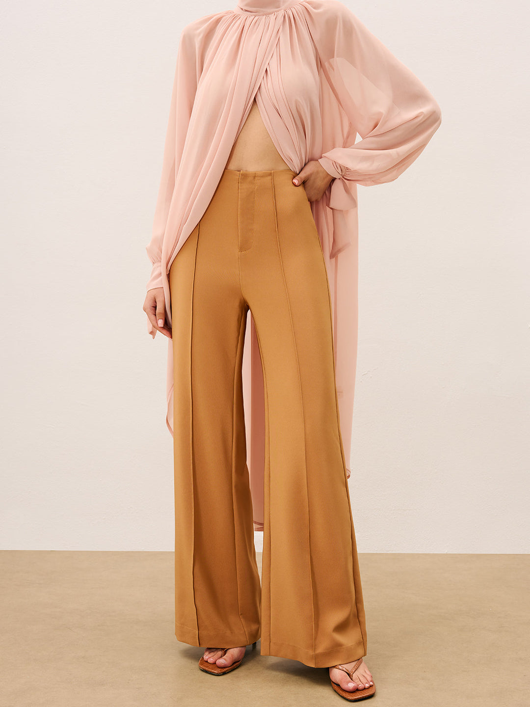 Gekürzte Mid-Rise Hosen mit weitem Bein