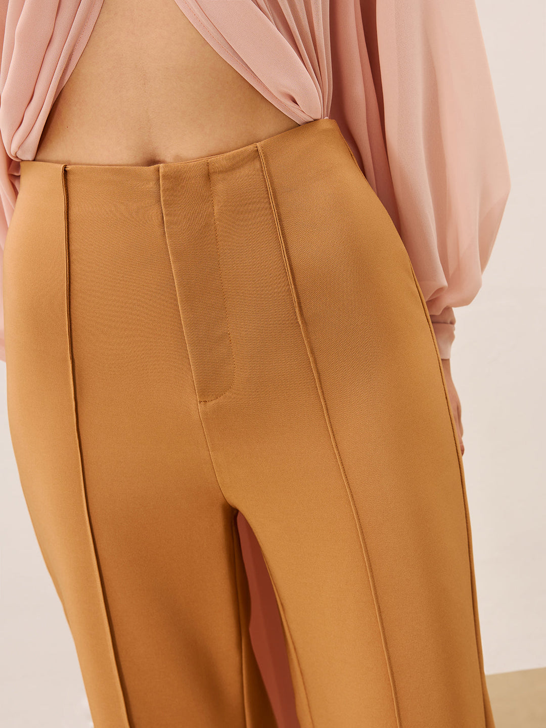 Gekürzte Mid-Rise Hosen mit weitem Bein