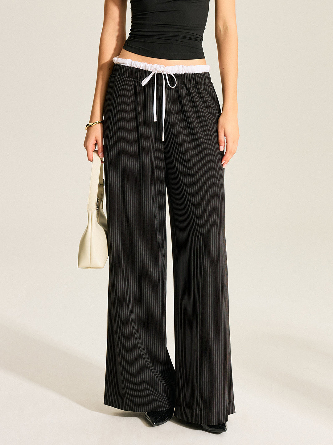 Gestreifte Hose mit weitem Bein