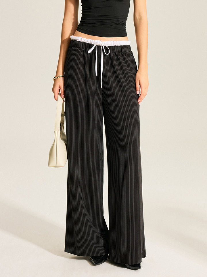 Gestreifte Hose mit weitem Bein