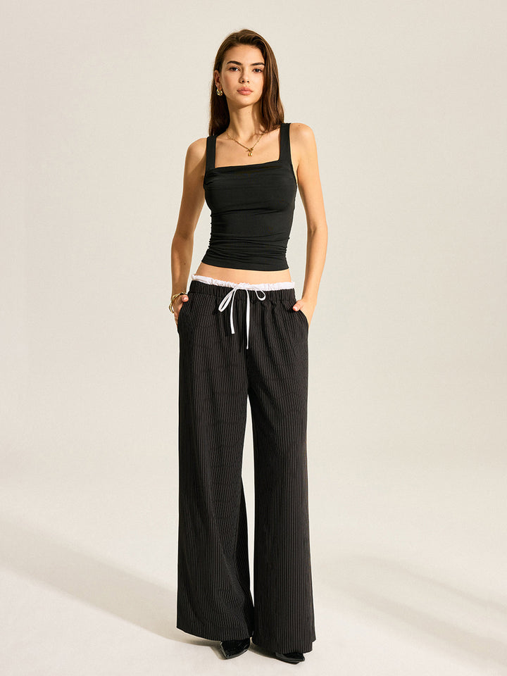 Gestreifte Hose mit weitem Bein