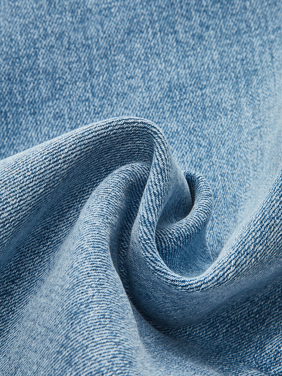 Ausgestellte Jeans mit hoher Taille und Knopfleiste