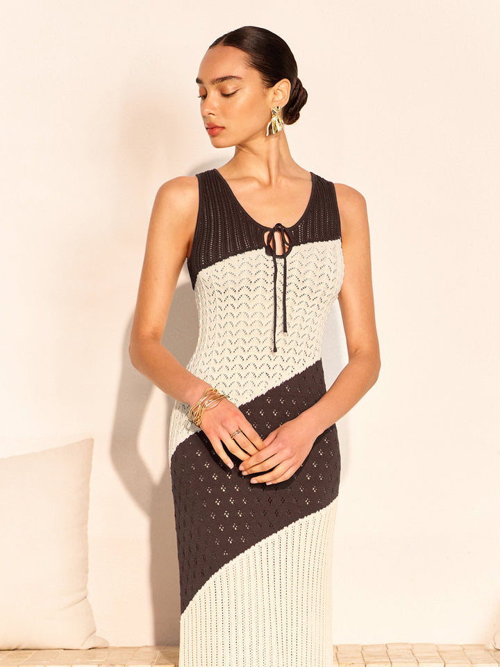 Zweifarbige Häkelkleid mit Vorderträgern