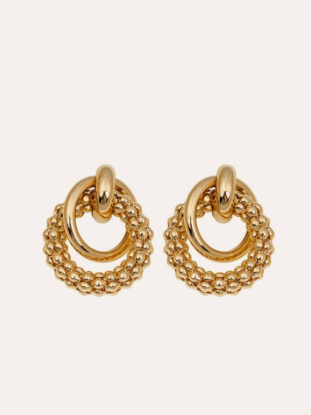 Goldene Hoop-Ohrringe mit Perlen