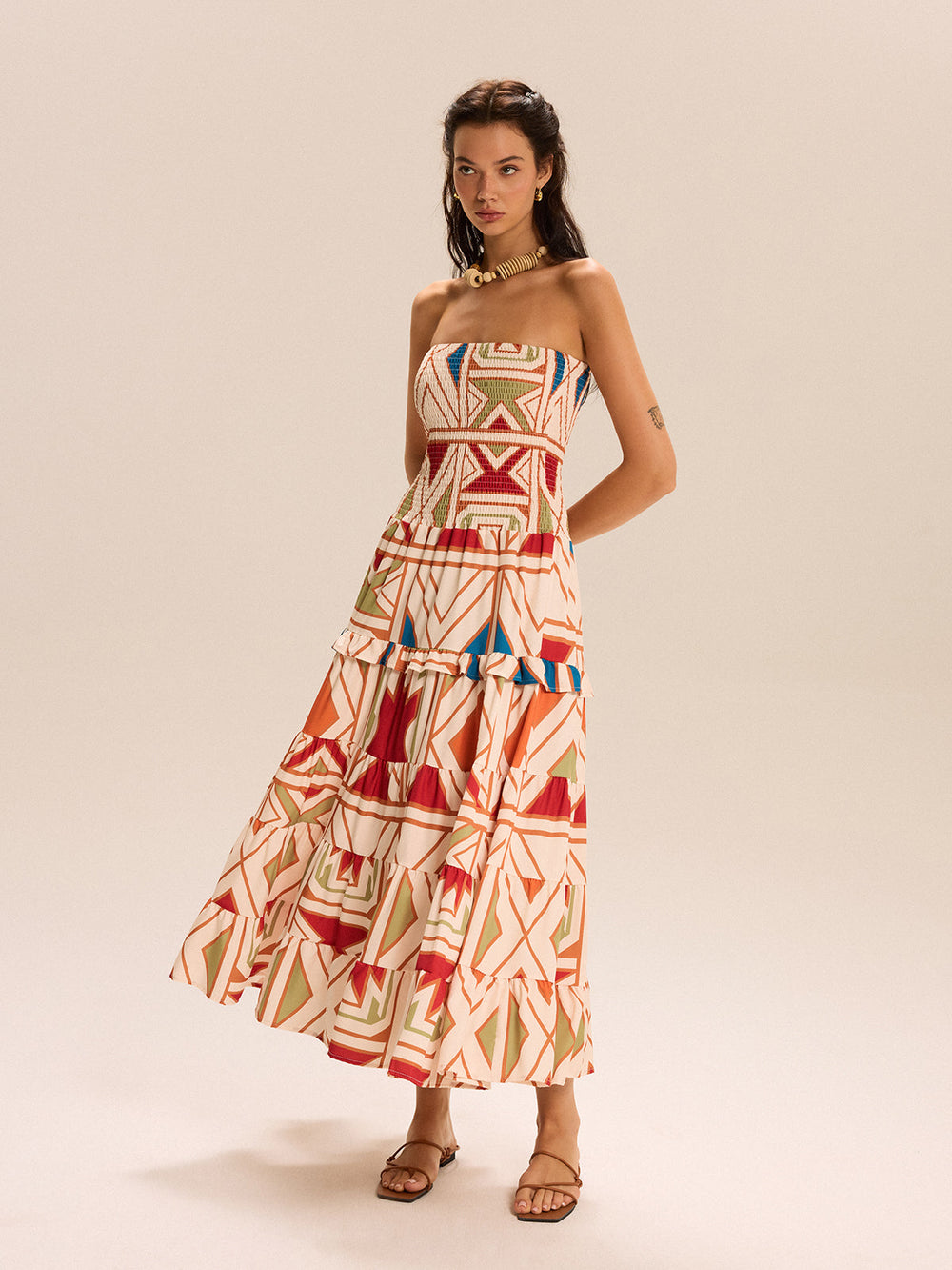 Colorblock trägerloses gestuftes Maxikleid