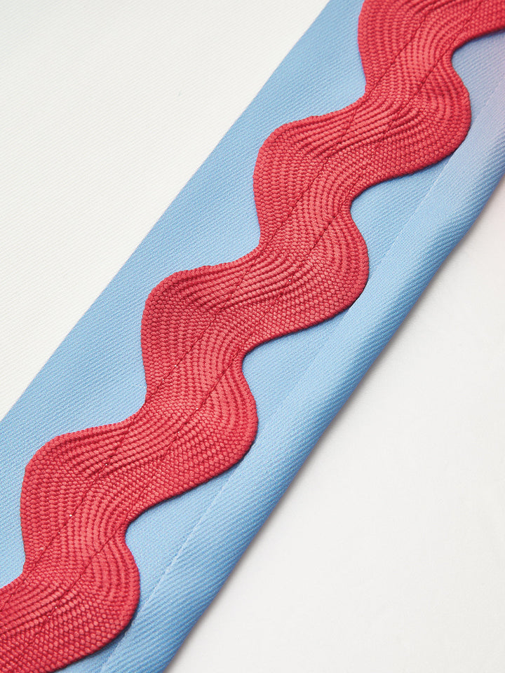 Gestreifte Hose mit Rüschenbesatz und Taschen