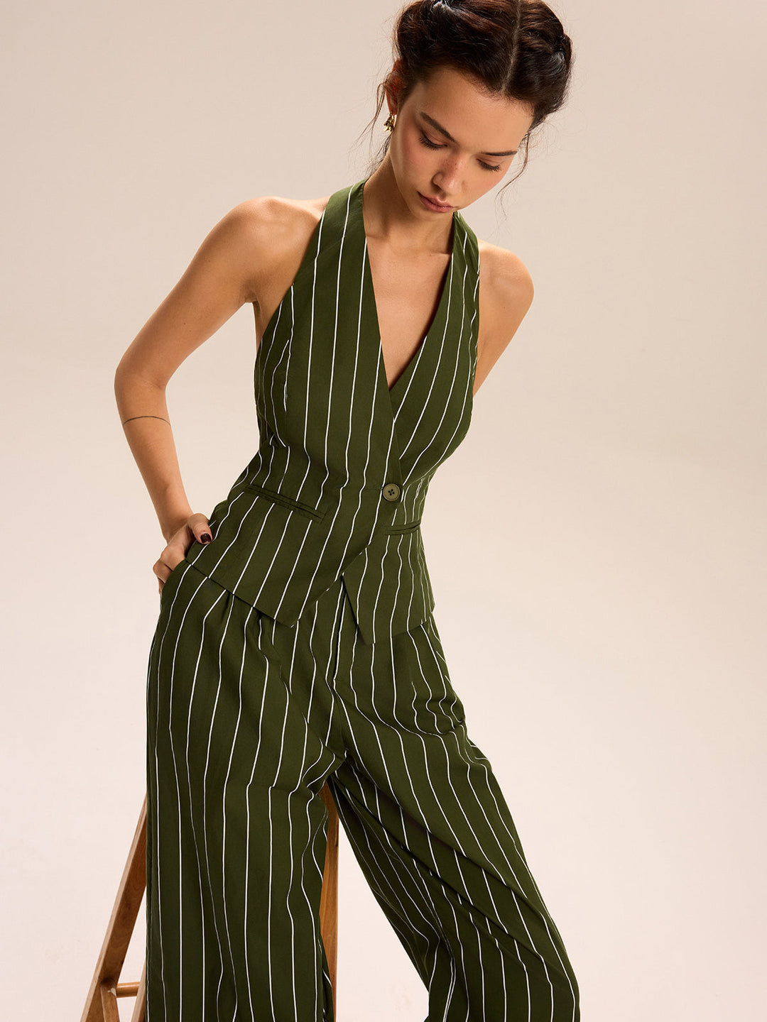 Gestreifte Neckholder-Weste und Hose mit weitem Bein