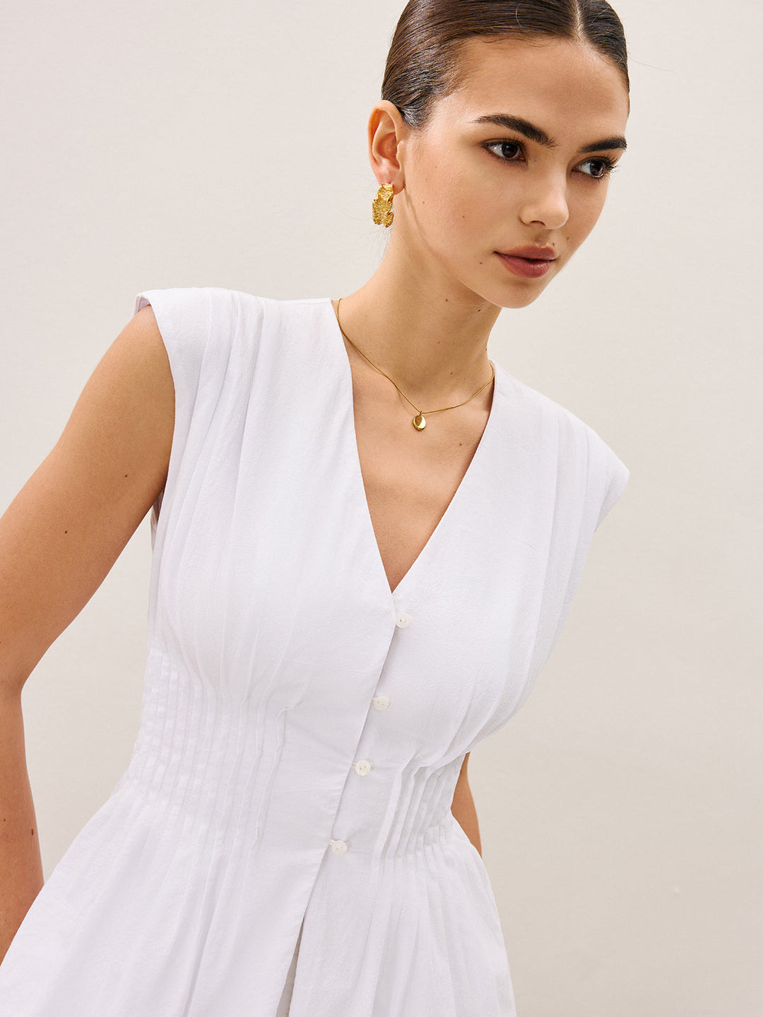 Plissierte Schößchen-Bluse mit V-Ausschnitt