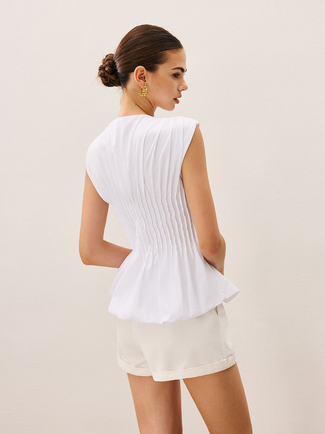 Plissierte Schößchen-Bluse mit V-Ausschnitt