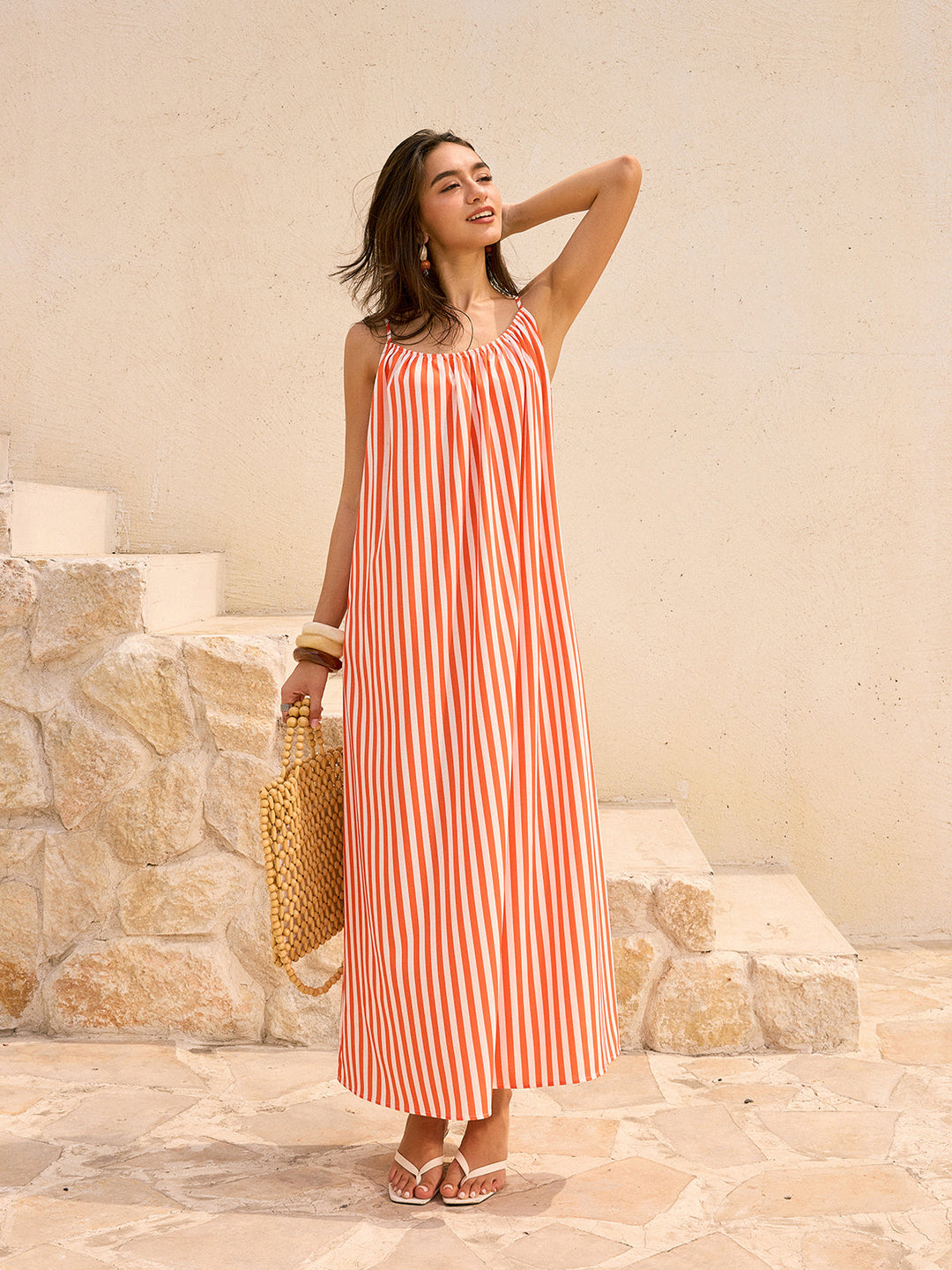 Gestreiftes rückenfreies Maxikleid