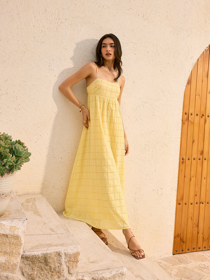 Maxikleid mit Ösen und Rückenausschnitt