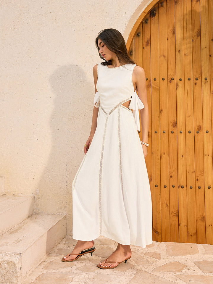Maxikleid mit Ausschnitt und Bindebändern aus Leinen und Baumwolle