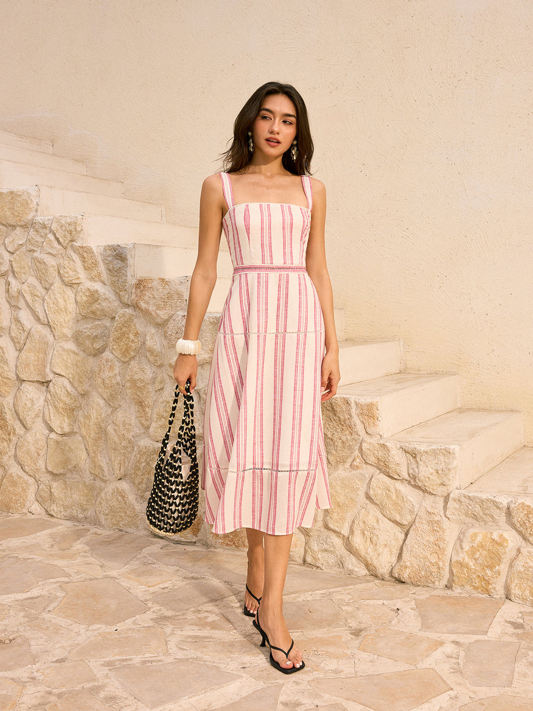 Gestreiftes Leinen-Baumwoll-Midikleid mit Stufen