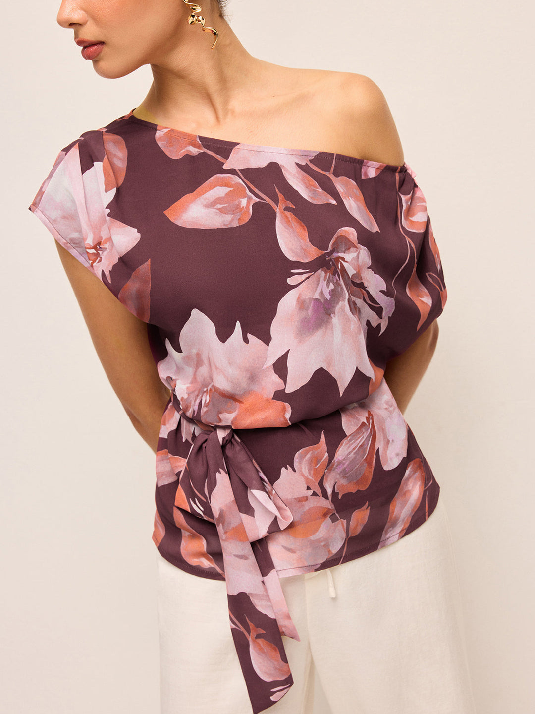 One-Shoulder Geblümter Bluse mit Gürtel