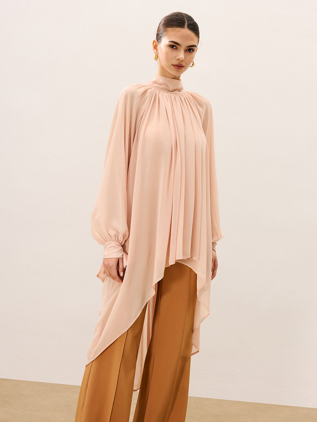Raffinierte übergroße halbtransparente Chiffonbluse