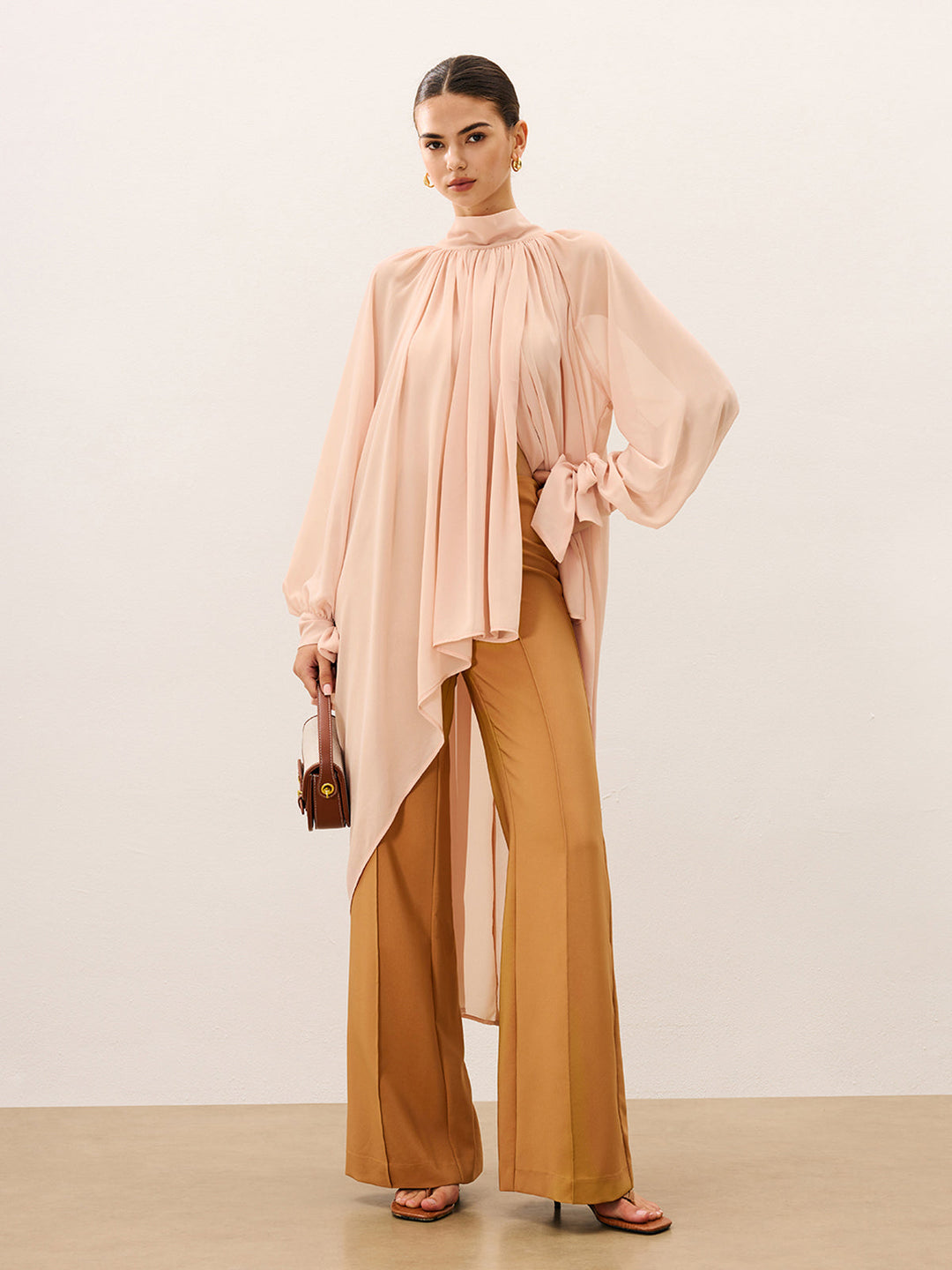 Raffinierte übergroße halbtransparente Chiffonbluse