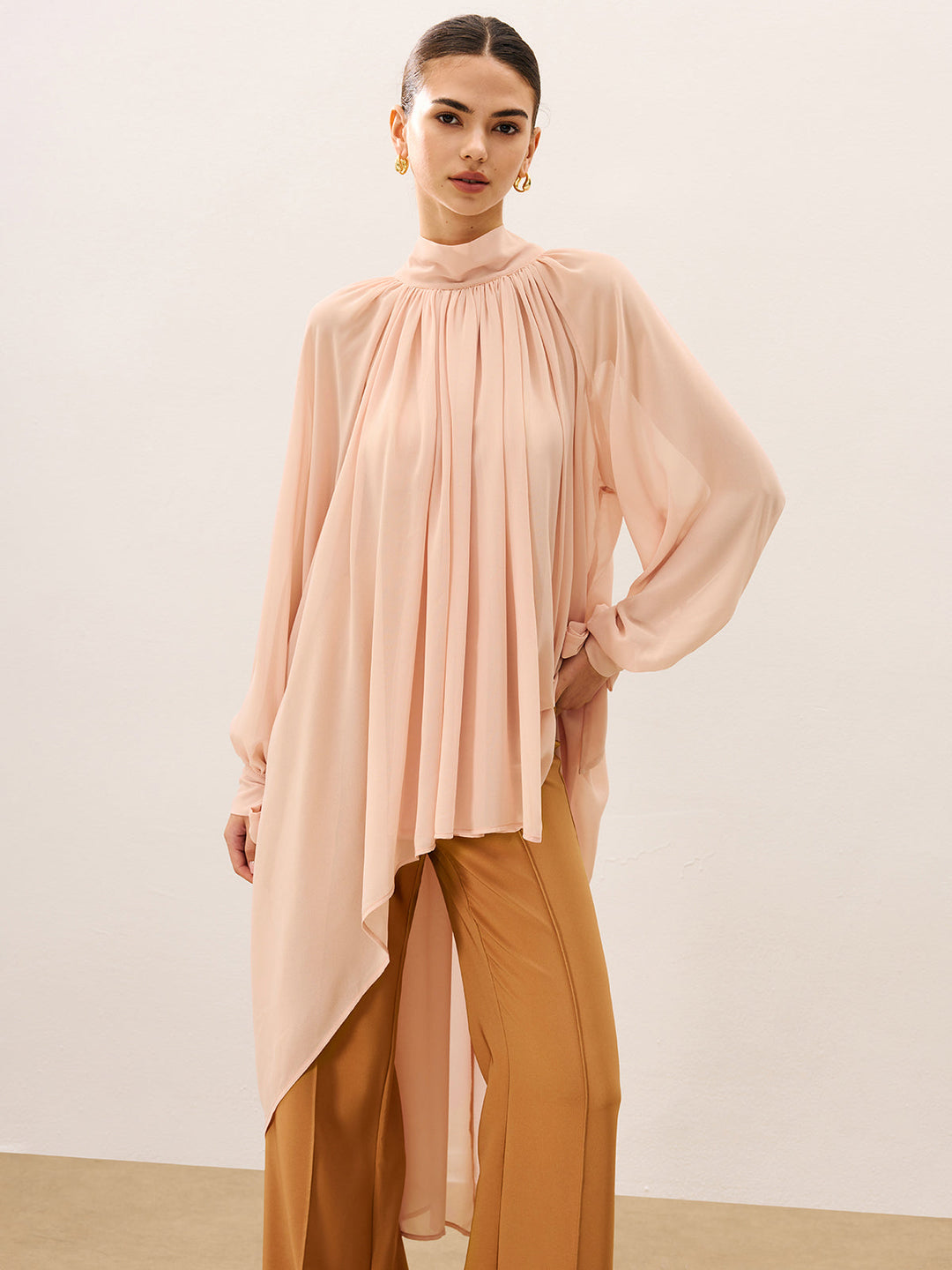 Raffinierte übergroße halbtransparente Chiffonbluse