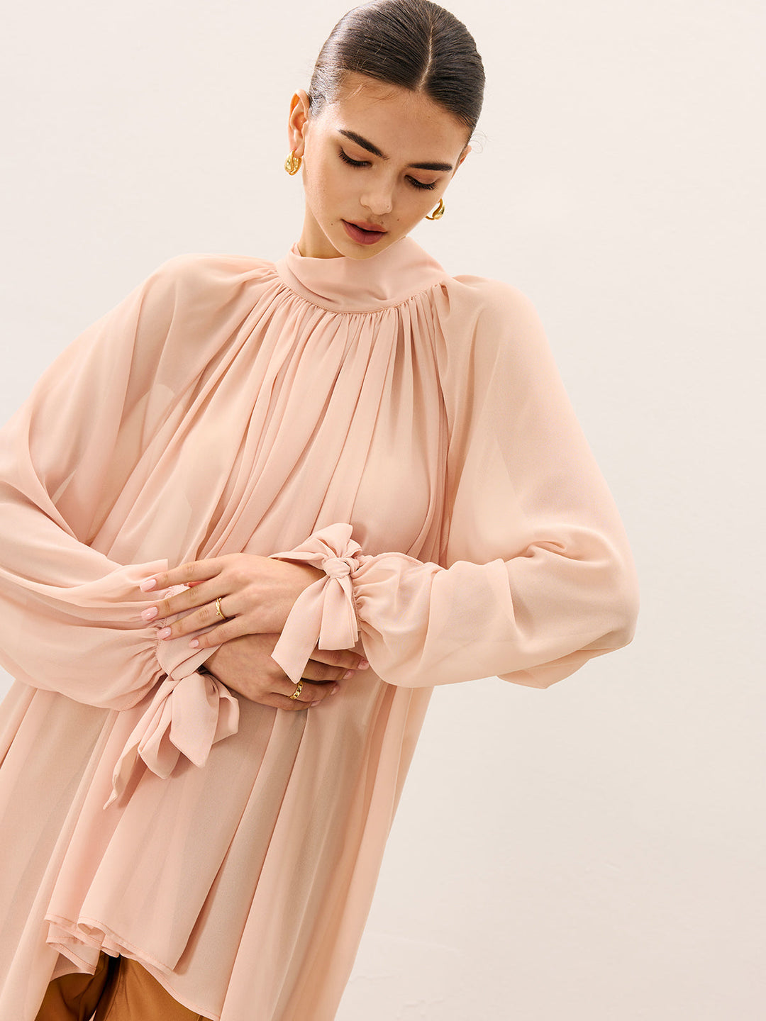 Raffinierte übergroße halbtransparente Chiffonbluse