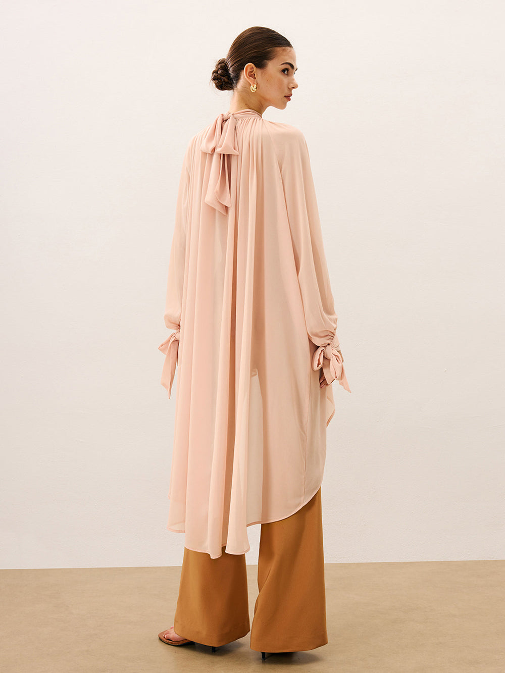 Raffinierte übergroße halbtransparente Chiffonbluse