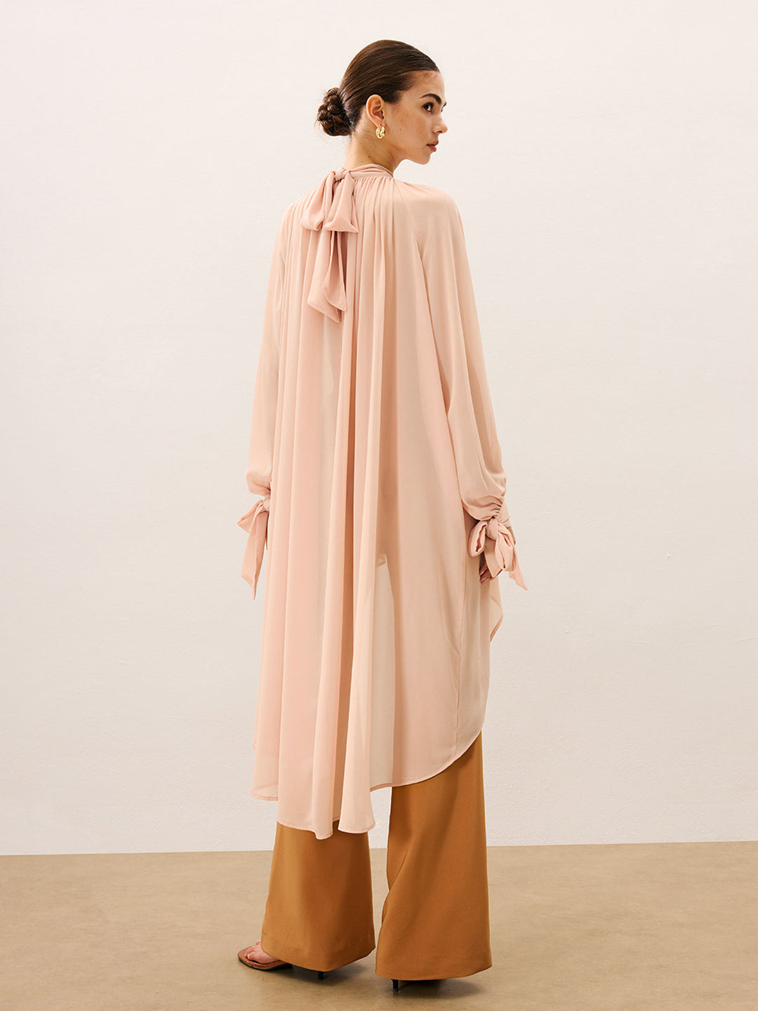Raffinierte übergroße halbtransparente Chiffonbluse