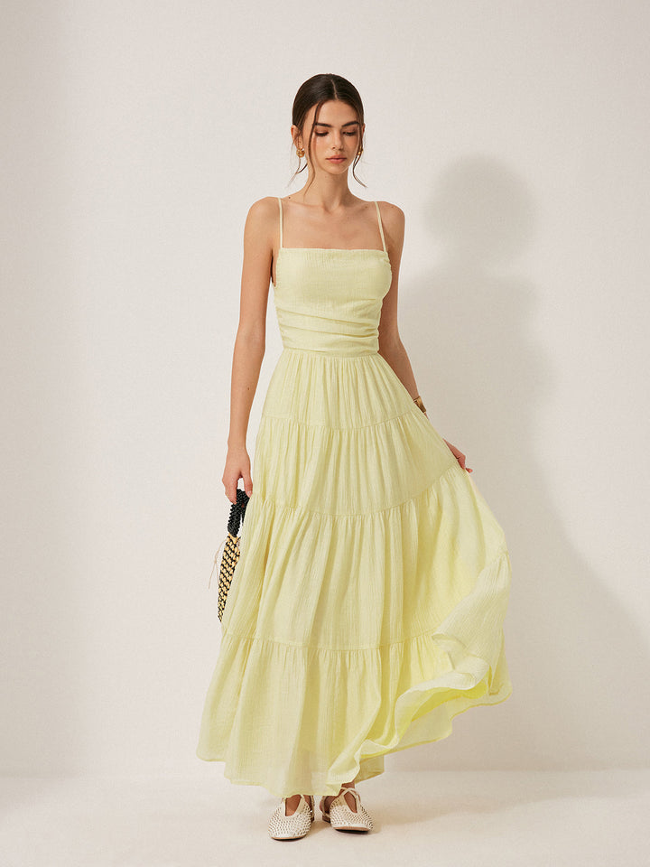 Falten-Rückenfreies Gestuftes Trägerkleid