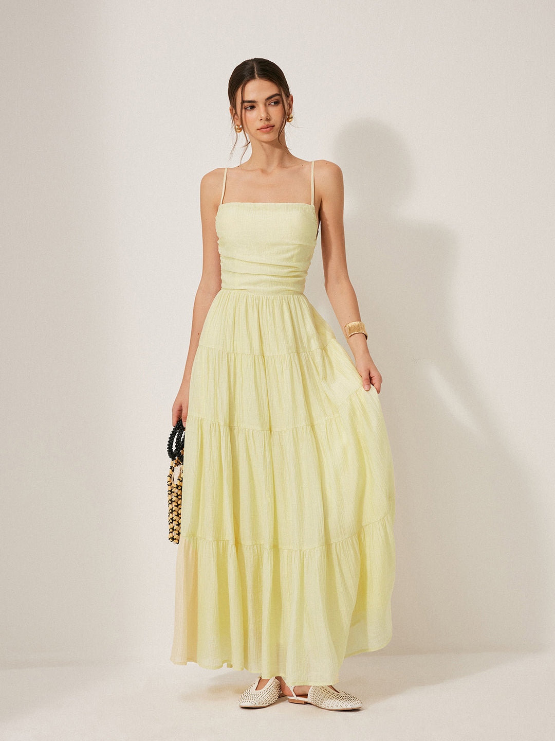 Falten-Rückenfreies Gestuftes Trägerkleid