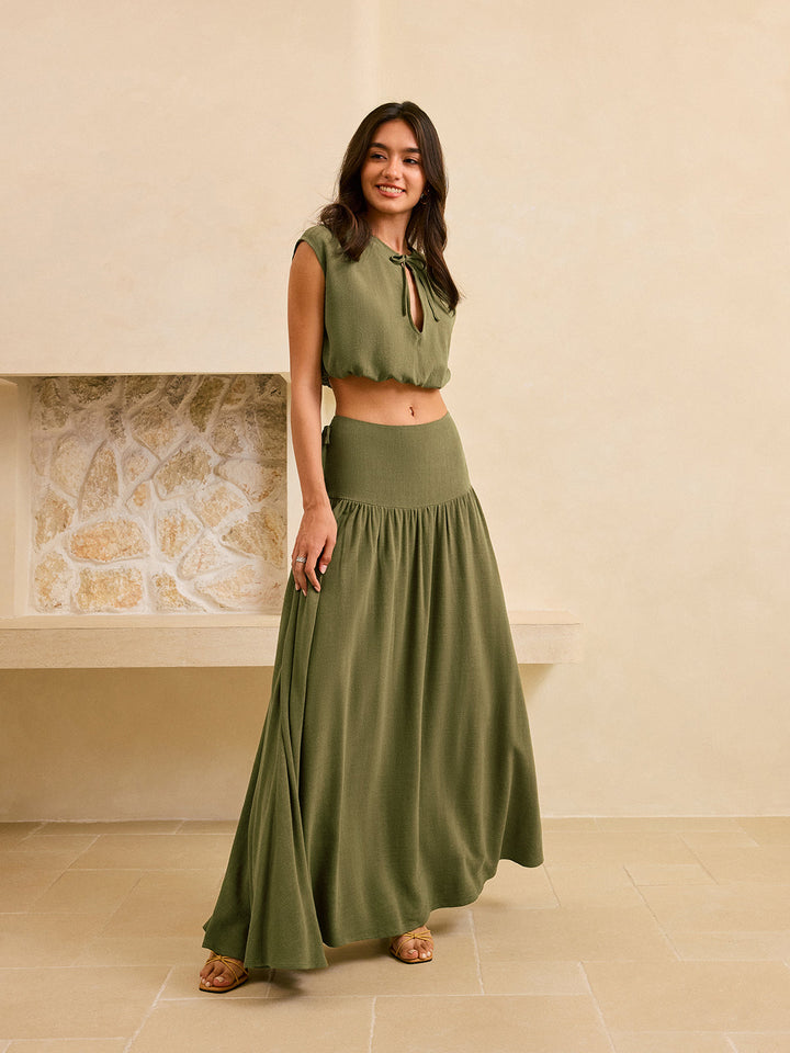 Crop-Top-Set mit Krawatten-Detail und Rüschen-Maxi-Rock