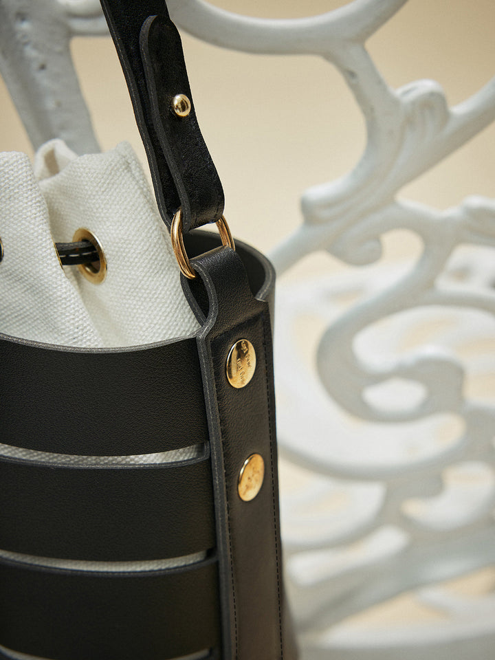 Bucket Bag mit Kordelzug und Riemendetails
