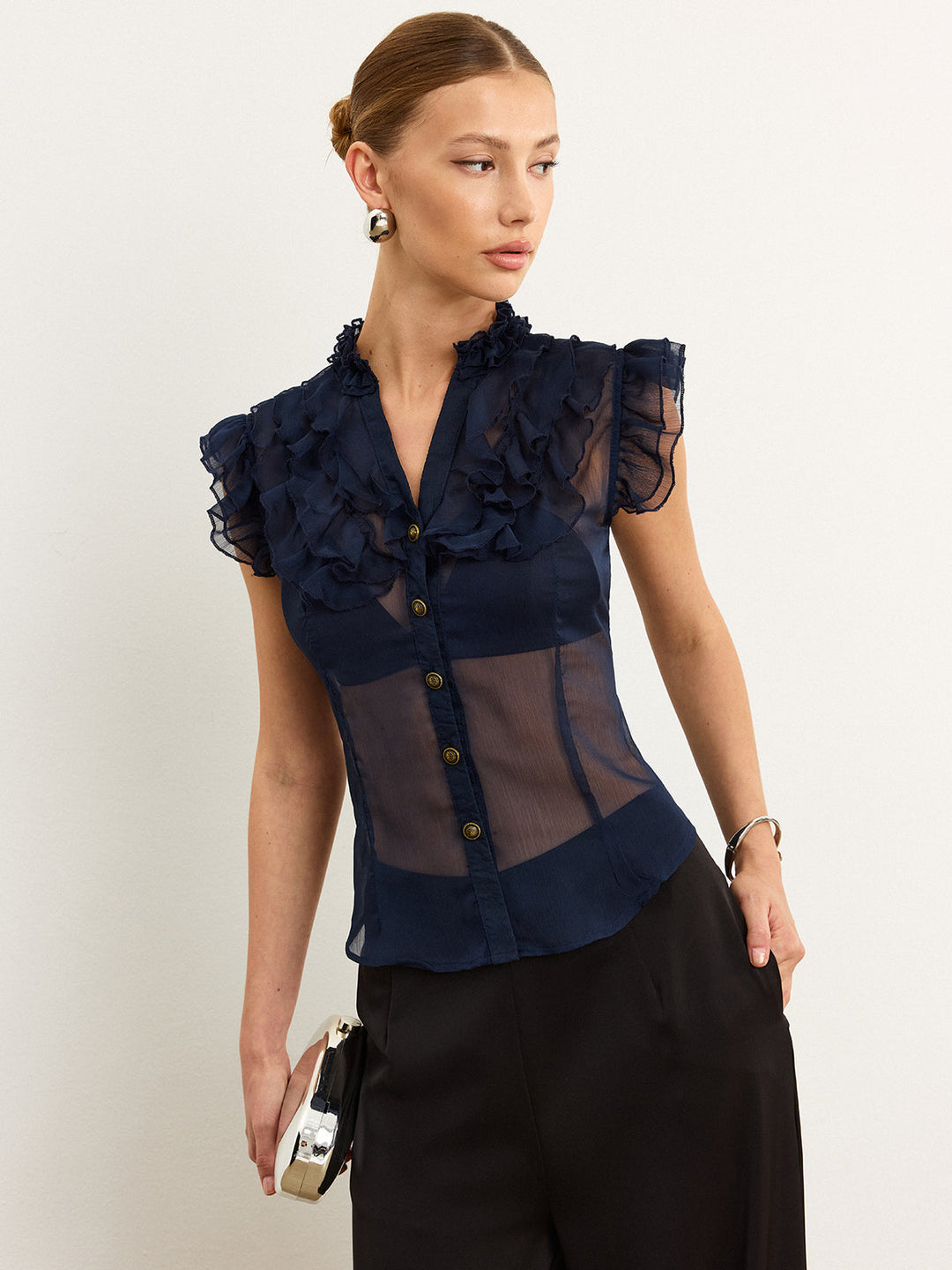Halbtransparente Bluse mit Rüschen