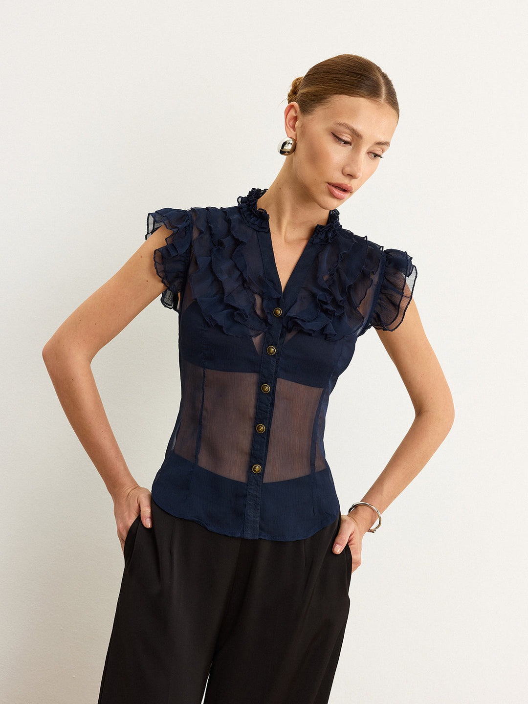 Halbtransparente Bluse mit Rüschen