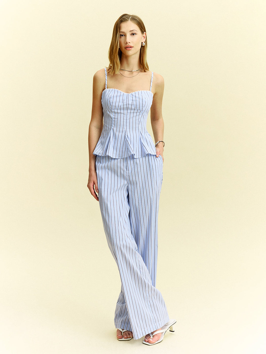 Gestreifte Peplum-Top- und High-Waist-Hosen-Set