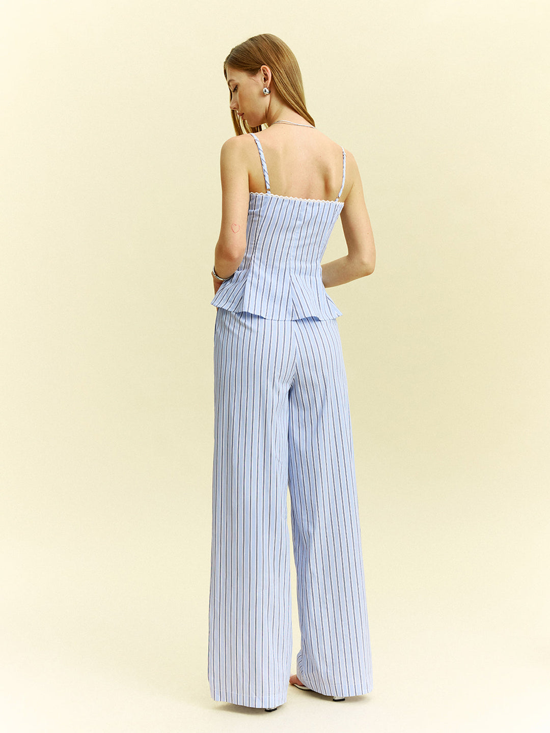 Gestreifte Peplum-Top- und High-Waist-Hosen-Set