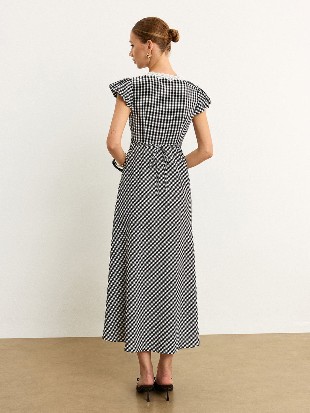 Gingham Kleid mit Rüschenärmeln und Spitzenbesatz